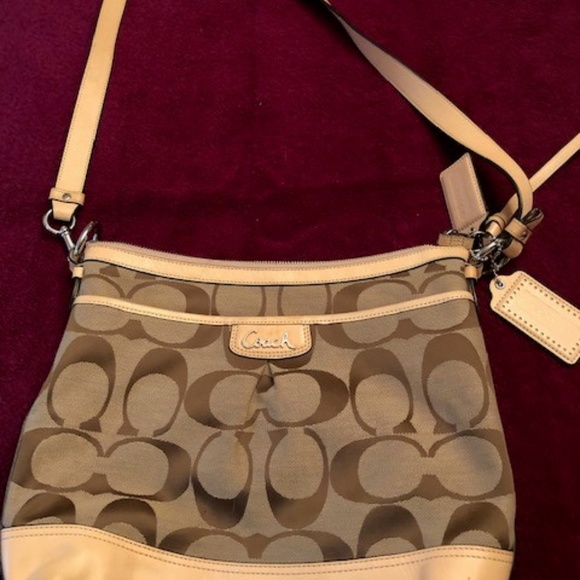 🔥COACH SIGNATURE CROSSBODY KHAKI/TAN  F19727🔥 - Picture 1 of 9